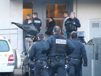Refoulé d'un parking près du Parc OL, il revient avec une hache Refoulé d'un parking près du Parc OL, il revient avec une hache