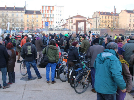 Notre-Dame-des-Landes : la station de métro Oullins fermée à cause des manifestants Notre-Dame-des-Landes : la station de métro Oullins fermée à cause des manifestants