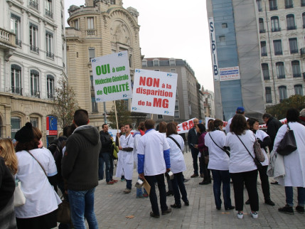 Les médecins dans la rue à Lyon contre le projet de loi Santé Les médecins dans la rue à Lyon contre le projet de loi Santé