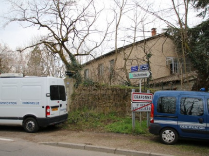 Couple tué à Craponne : le fils cadet mis en examen pour assassinat Couple tué à Craponne : le fils cadet mis en examen pour assassinat
