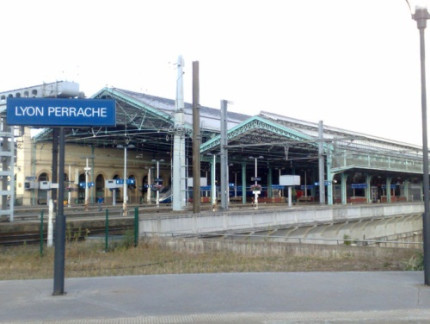 La toiture de la gare de Perrache fait peau neuve La toiture de la gare de Perrache fait peau neuve