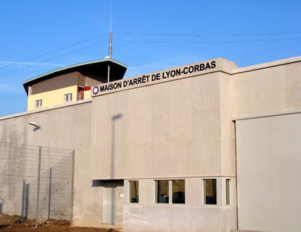 Prison de Corbas : un homme met le feu à sa cellule à quatre reprises Prison de Corbas : un homme met le feu à sa cellule à quatre reprises