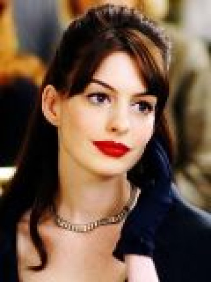 Anne Hathaway: 12 000$ pour un rendez-vous avec elle Anne Hathaway: 12 000$ pour un rendez-vous avec elle