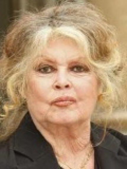 Brigitte Bardot offre un sac BB à Carla Bruni Brigitte Bardot offre un sac BB à Carla Bruni