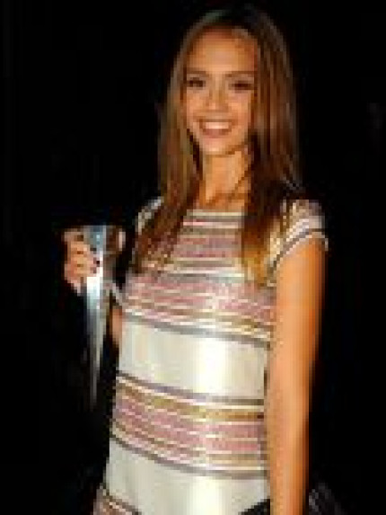 Jessica Alba a fait des photos très sexy pour un calendrier Jessica Alba a fait des photos très sexy pour un calendrier