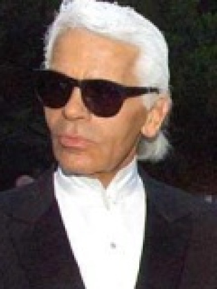 Karl Lagerfeld : Carla Bruni veut le réconcilier avec Frédéric Mitterrand Karl Lagerfeld : Carla Bruni veut le réconcilier avec Frédéric Mitterrand