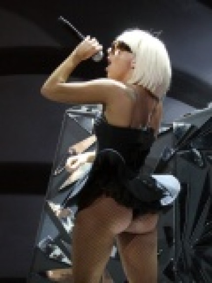 Lady GaGa apprend à parler avec l'accent anglais Lady GaGa apprend à parler avec l'accent anglais