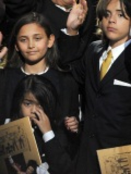 Les enfants de Michael Jackson scolarisés à l’automne ? Les enfants de Michael Jackson scolarisés à l’automne ?