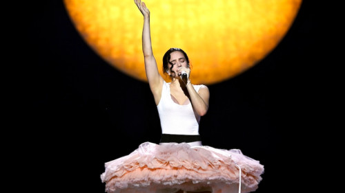 LDLC Arena : Rosal&iacute;a ouvre sa tourn&eacute;e internationale &agrave; Lyon dans une salle comble