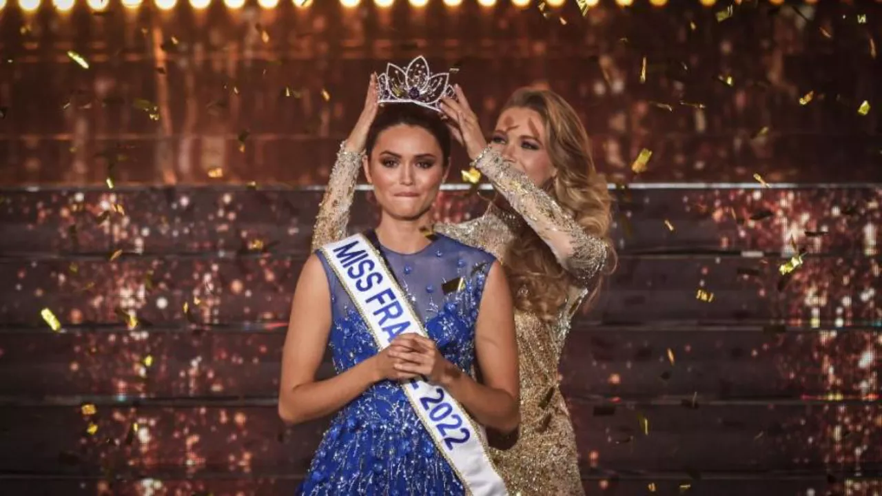 Voici le test de Culture Générale auquel ont répondu les 30 candidates à Miss France 2023 ! Voici le test de Culture Générale auquel ont répondu les 30 candidates à Miss France 2023 !
