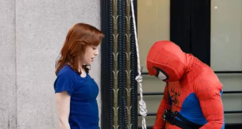 Un faux Spider-Man rejoue une vraie scène du film