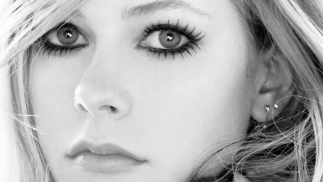Avril Lavigne en larmes en évoquant sa maladie...
