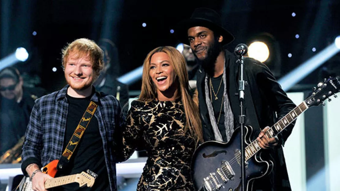 Beyoncé rend hommage à Stevie Wonder aux Grammy Awards!