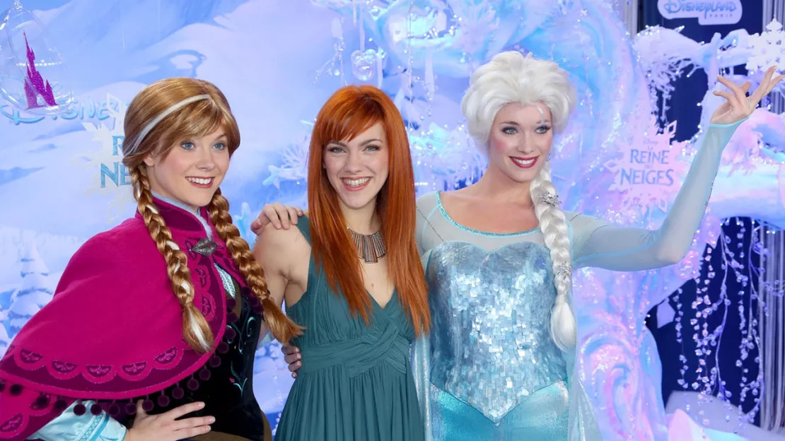 "Let It Go" : les célébrités chantent dans les attractions à Disney!