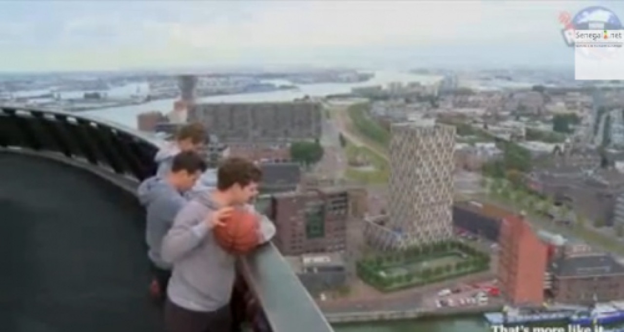 Il marque un panier &agrave; 98 m&egrave;tres de hauteur !