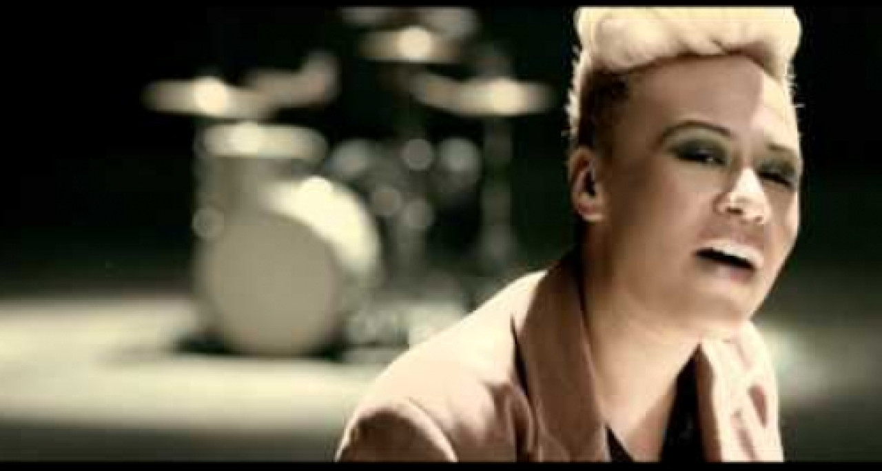 Emeli Sand&eacute; - Next To Me