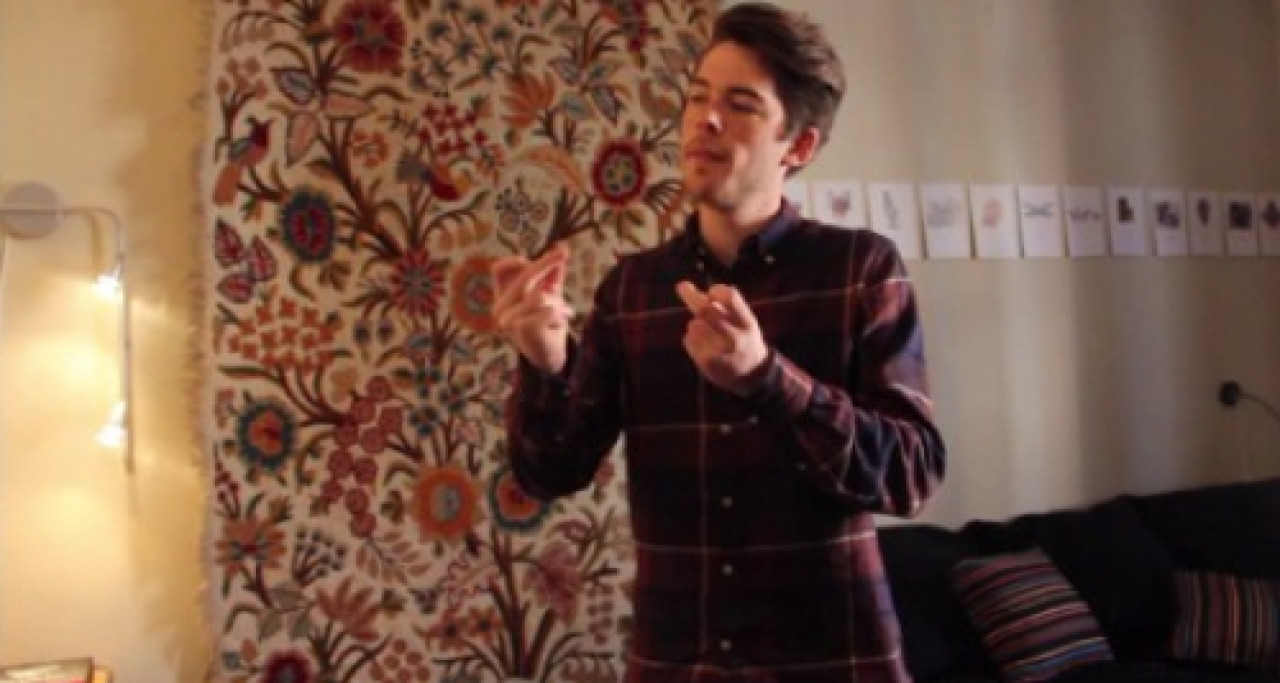 Il recrée la musique de Mario Bros en claquant des doigts Il recrée la musique de Mario Bros en claquant des doigts