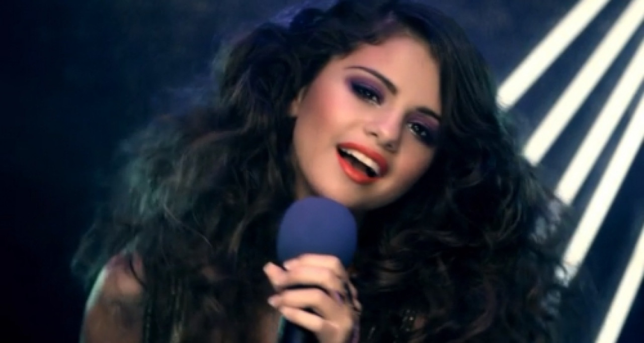 CLIP / Selena Gomez - Love You Like A Love Song