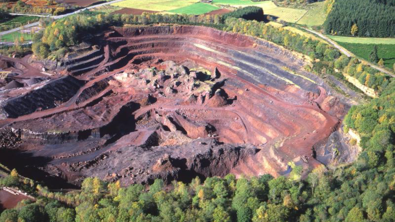 Évadez-vous en Auvergne-Rhône-Alpes au Volcan de Lemptégy !