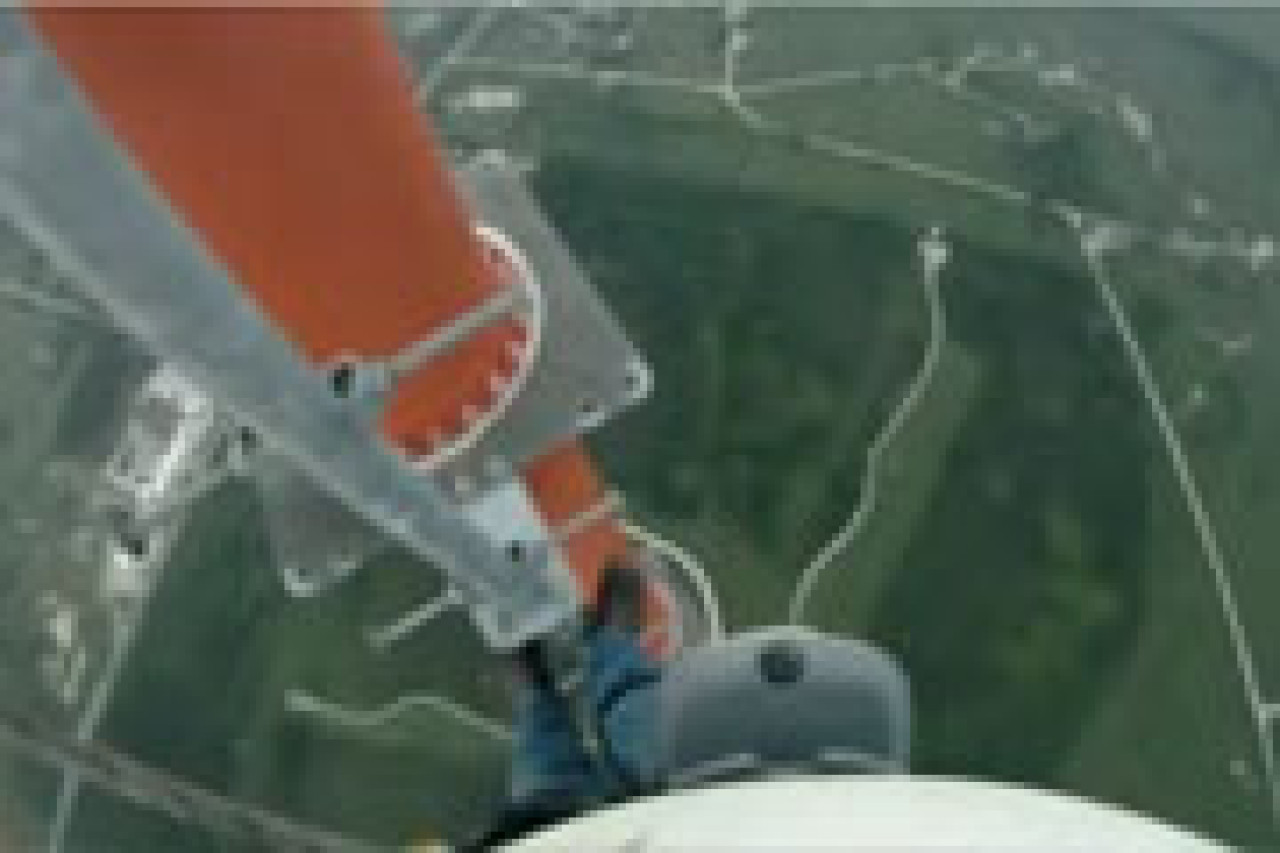 Changer une ampoule à 540m de haut ! Changer une ampoule à 540m de haut !