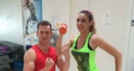 B&eacute;r&eacute;nice rel&egrave;ve le d&eacute;fi Zumba!