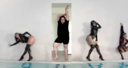 Il s'invite dans un clip de Britney Spears