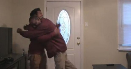 Un SDF reçoit une maison en cadeau Un SDF reçoit une maison en cadeau