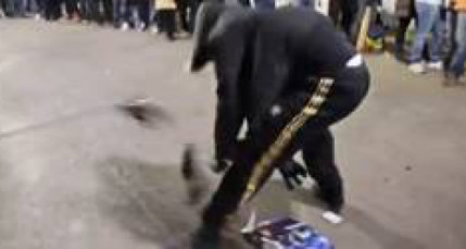 Destruction d'une PS4 lors de sa sortie (Vidéo) Destruction d'une PS4 lors de sa sortie (Vidéo)