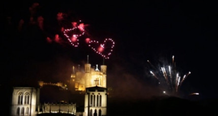Le feu d'artifice du 14 juillet en intégralité Le feu d'artifice du 14 juillet en intégralité
