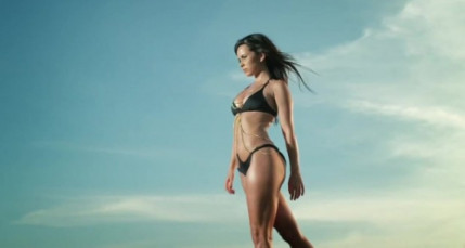 Inna est de retour avec un clip... hot ! Inna est de retour avec un clip... hot !