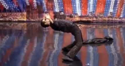 Incroyable talent : il reproduit Matrix sur sc&egrave;ne !