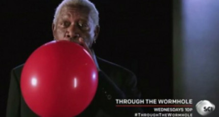 Morgan Freeman sous h&eacute;lium