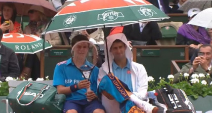 Novak Djokovic fait le bonheur d'un ramasseur de balle!