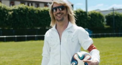 S&eacute;bastien Patoche chante pour le mondial