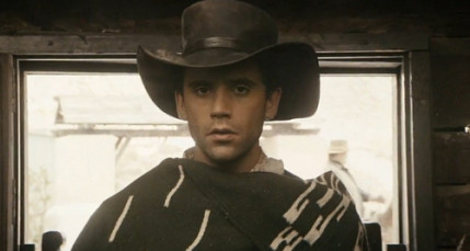 Mika se met en scène dans son nouveau clip Mika se met en scène dans son nouveau clip