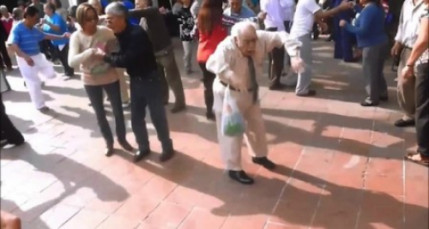 Un grand père très en forme Un grand père très en forme