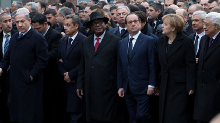 Sarkozy s'incruste au premier rang de la Marche Républicaine! Sarkozy s'incruste au premier rang de la Marche Républicaine!