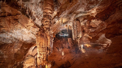 Évadez-vous en Auvergne-Rhône-Alpes à l'Aven d'Orgnac !