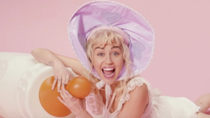 Miley Cyrus retombe en enfance dans "BB Talk" ! Miley Cyrus retombe en enfance dans "BB Talk" !