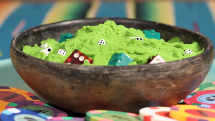 Il cuisine un simple guacamole... Le résultat est impressionnant et tellement créatif ! Il cuisine un simple guacamole... Le résultat est impressionnant et tellement créatif !