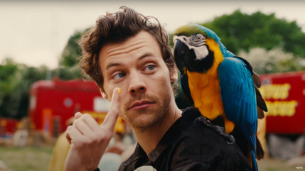Harry Styles, grand patron d'un cirque ? Découvrez son nouveau clip "Daylight"