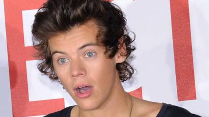 La stup&eacute;fiante chute d'Harry Styles!