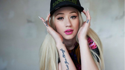 Le pantalon d'Iggy Azalea craque en plein showcase! Le pantalon d'Iggy Azalea craque en plein showcase!