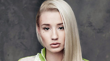 Iggy Azalea souhaite &agrave; un paparazzi de mourir d'Ebola... (VIDEO)