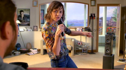 Marion Cotillard rappe pour Pierre Niney sur Canal+ !