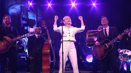 Miley Cyrus plus rock'n'roll que jamais pour d&eacute;fendre une cause!