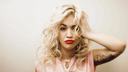 Rita Ora présente ses voeux en vidéo! Rita Ora présente ses voeux en vidéo!