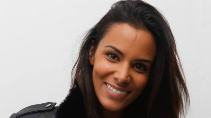 Shy'm rend hommage à ses fans avec le Clip "Silhouettes" Shy'm rend hommage à ses fans avec le Clip "Silhouettes"