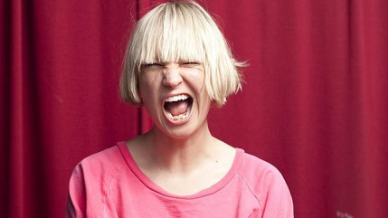 Découvrez la performance de Sia dans "C à Vous" ! Découvrez la performance de Sia dans "C à Vous" !