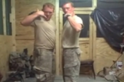 Reprise L.Gaga par des soldats Reprise L.Gaga par des soldats